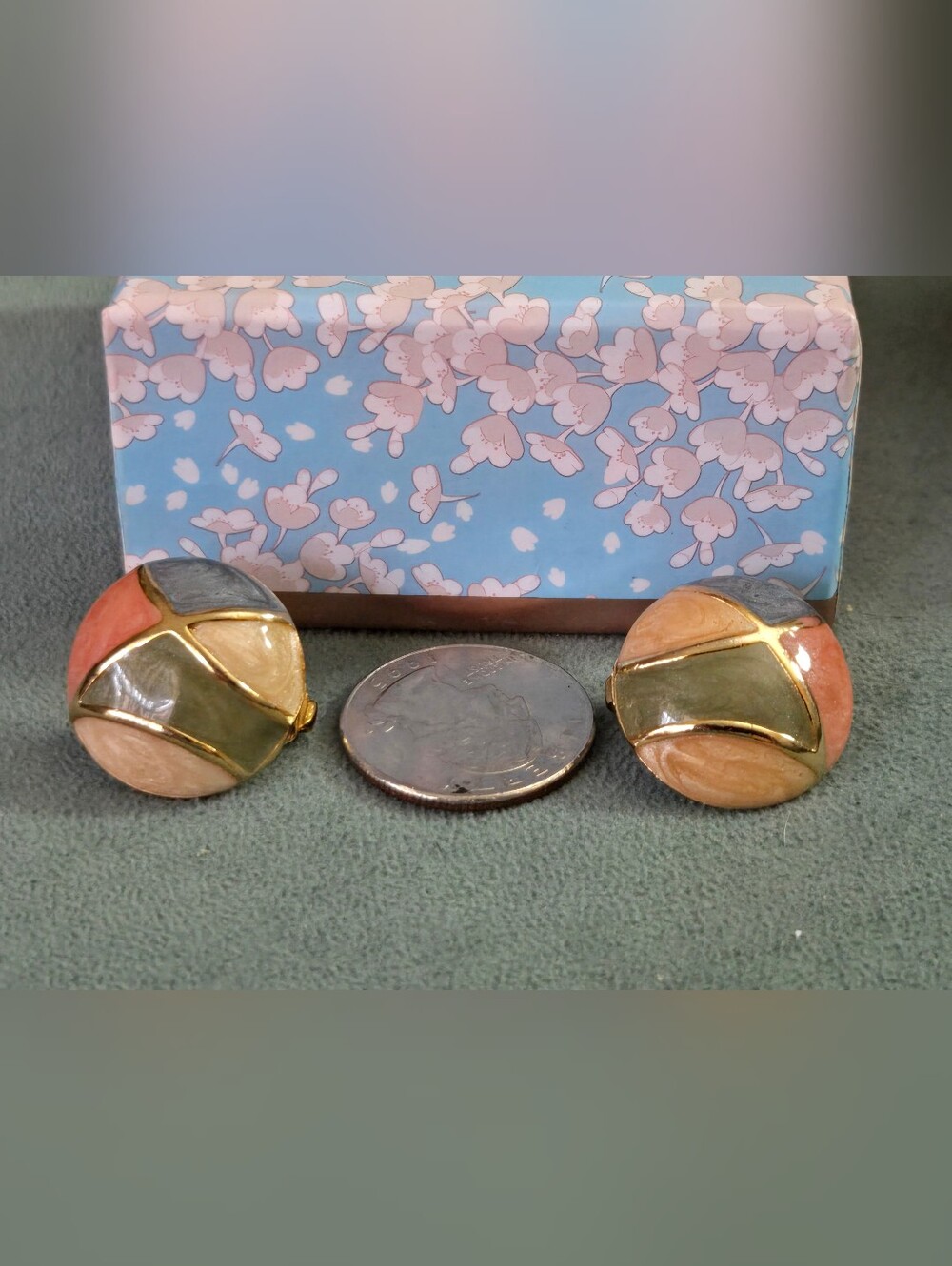 Vintage 80s Made in USA Geometric Swirl Enamel Dome Clip On Earrings Earth Tones